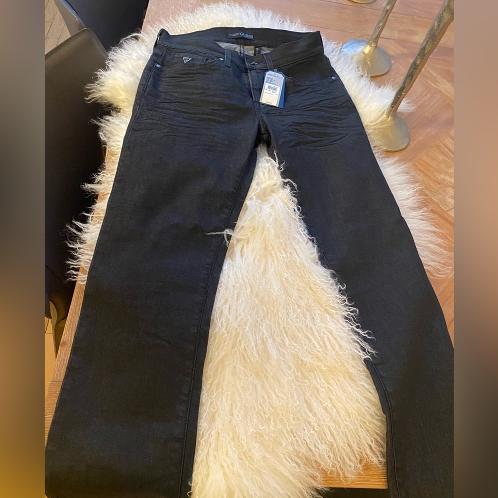BNWT Premium Guess men’s Lincoln jeans in size 30x32!!